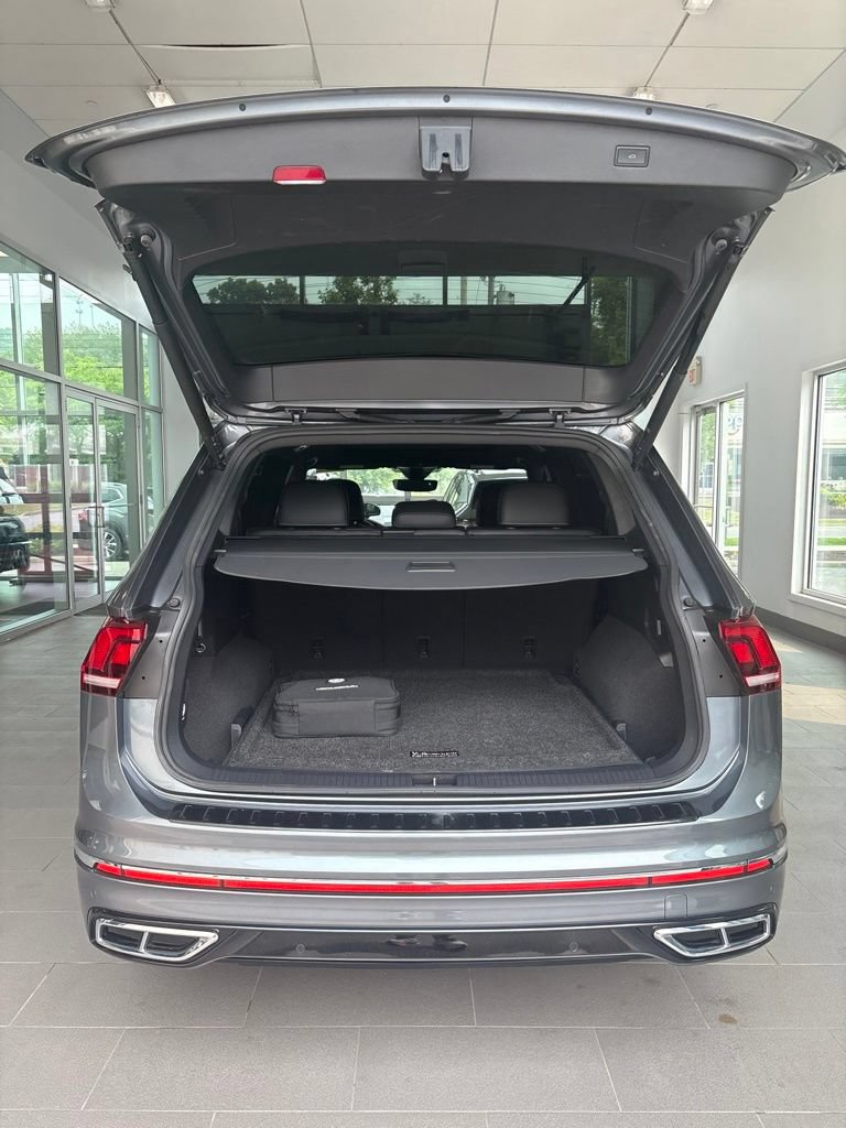 Used 2023 Volkswagen Tiguan SEL R-Line AWD/4WD image 28