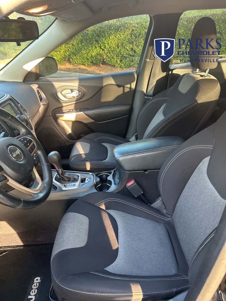 Used 2017 Jeep Cherokee Sport image 21