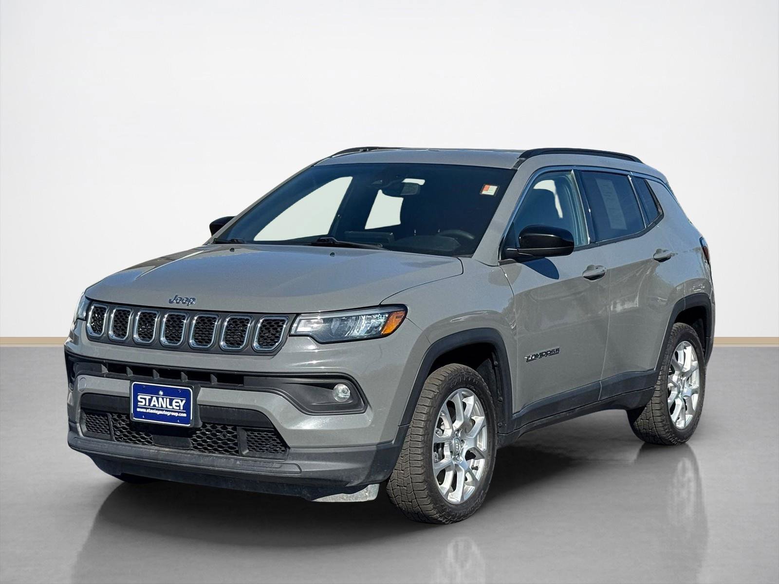 Used 2024 Jeep Compass Latitude image 3