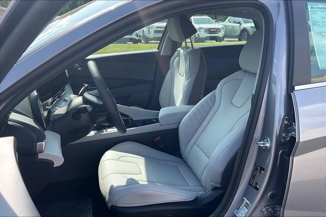 New 2025 Hyundai Elantra Limited image 9