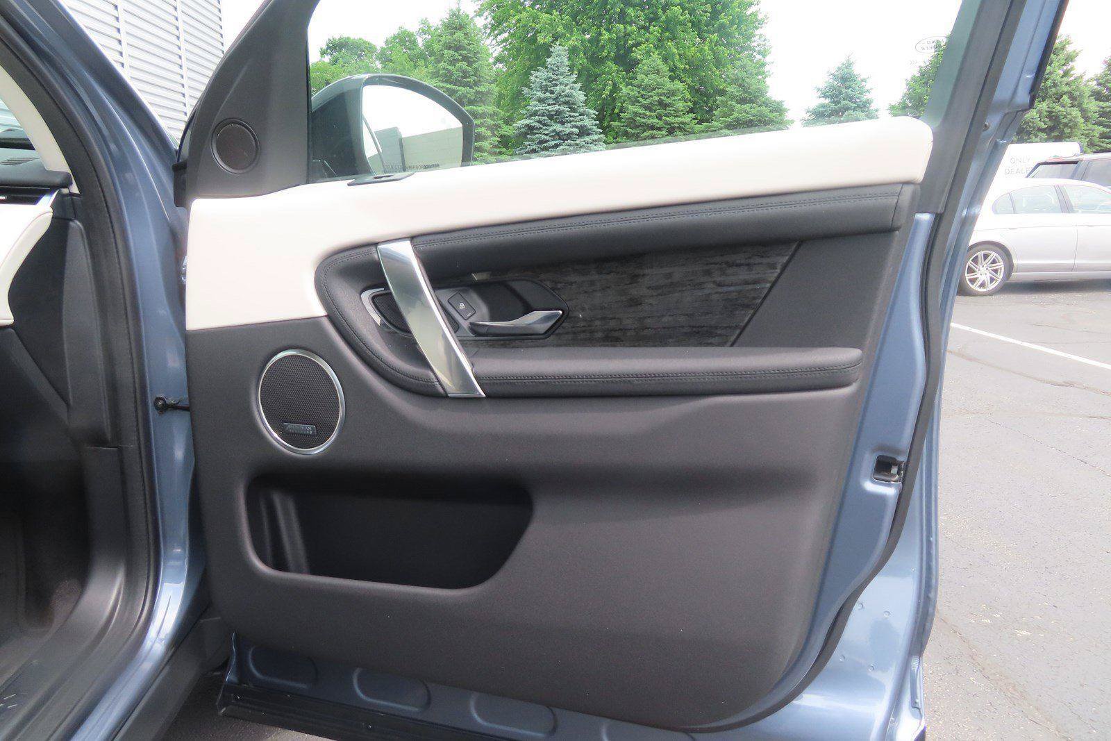 Used 2023 Land Rover Discovery Sport SE AWD/4WD image 27