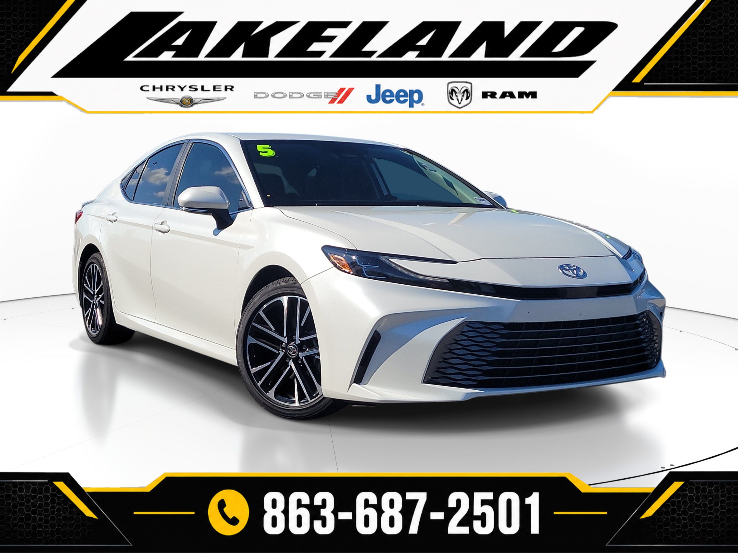 Used 2025 Toyota Camry XLE FWD image 1