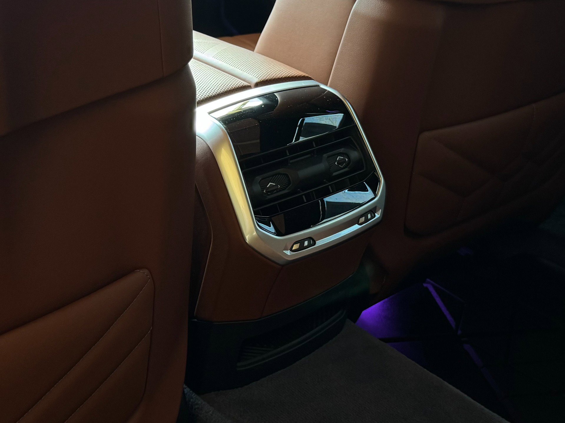 Used 2025 BMW i7 eDrive50 w/ Executive Package image 48