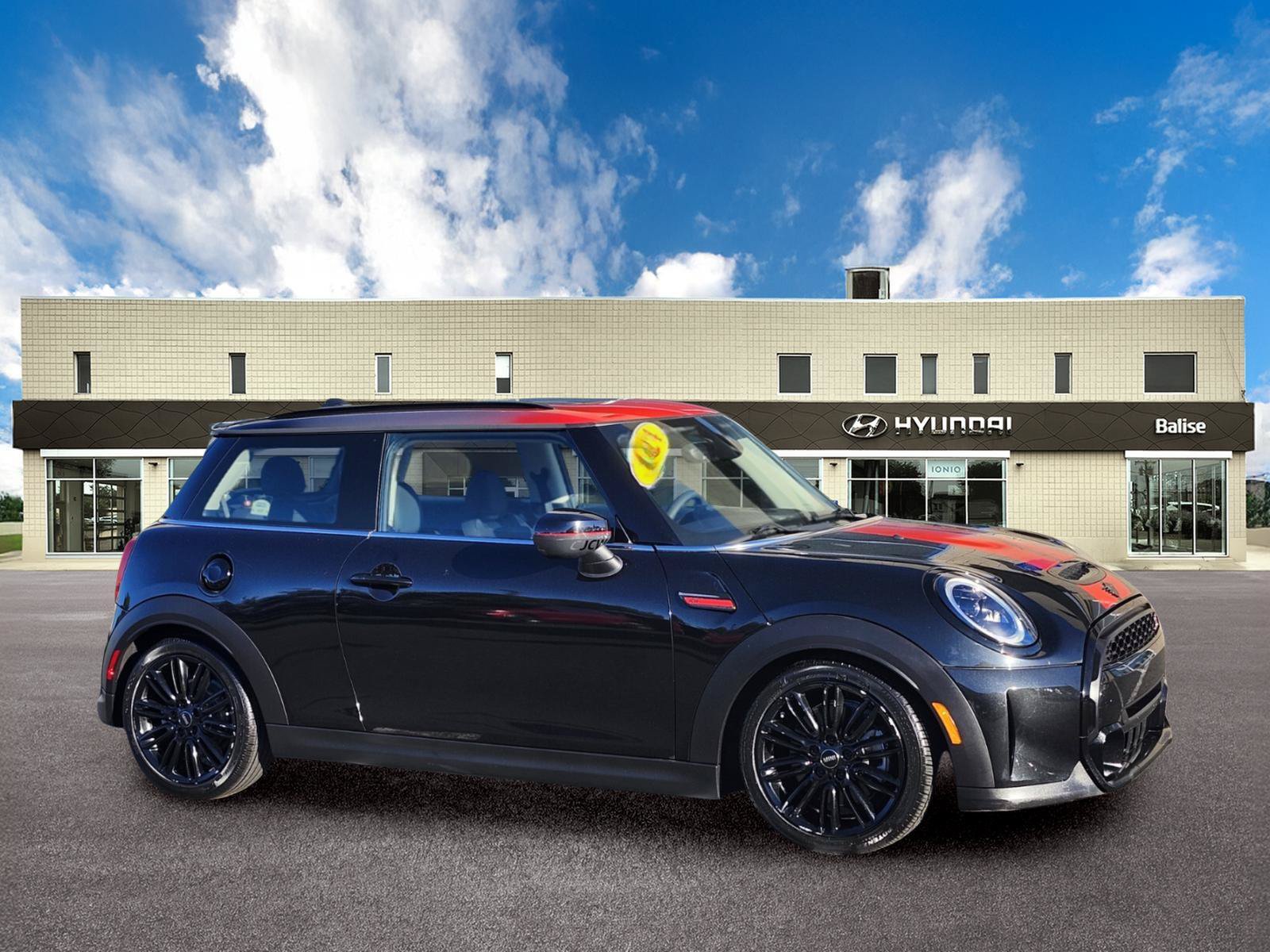 Used 2024 MINI Cooper S FWD image 1