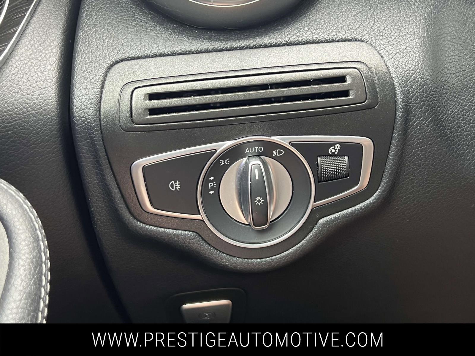 Used 2022 Mercedes-Benz GLC 300 GLC 300 image 32