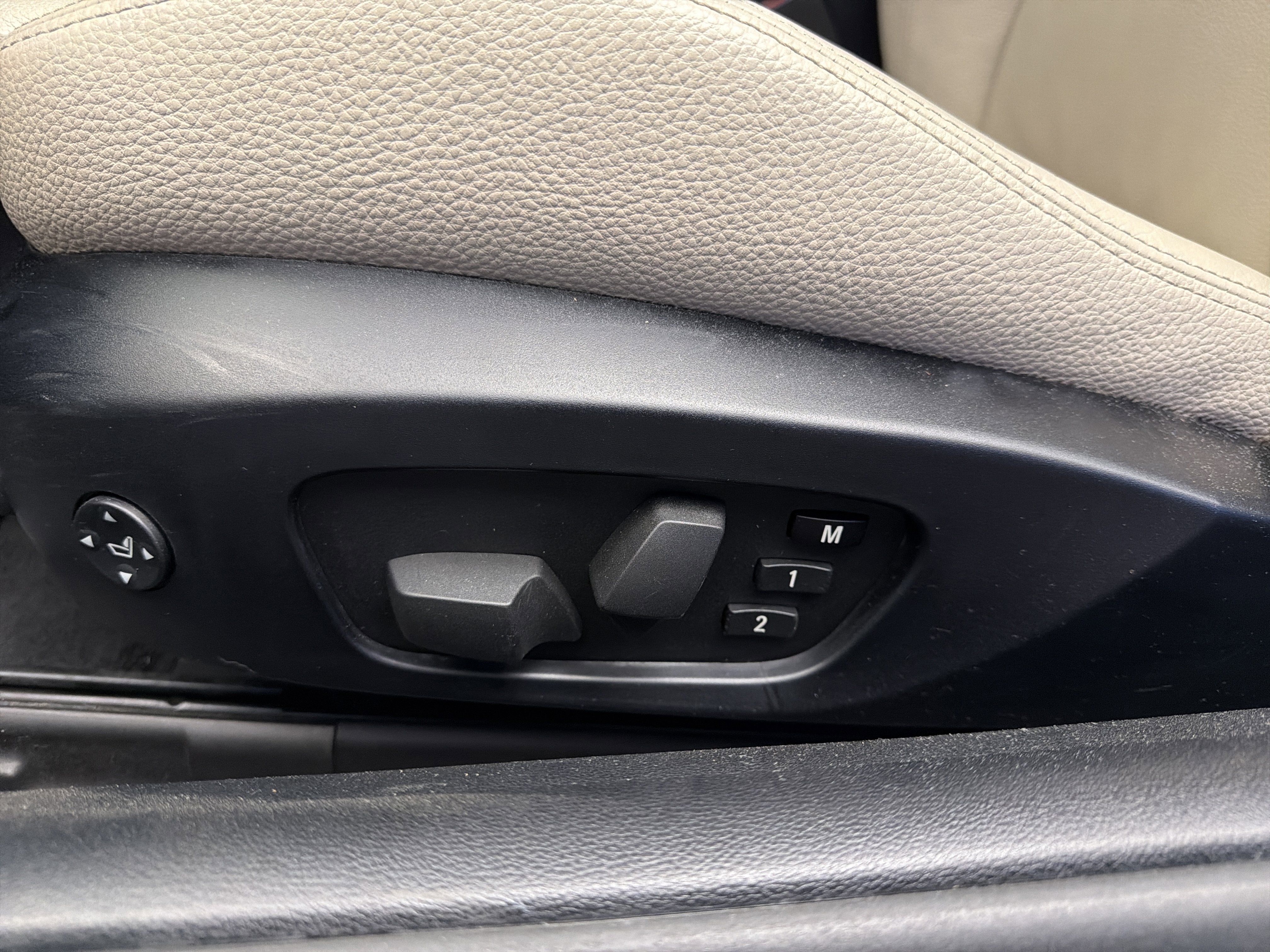 Used 2013 BMW 335i Convertible image 12