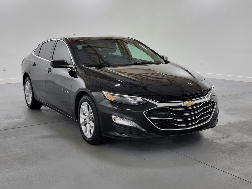 Used 2024 Chevrolet Malibu LT FWD image 2