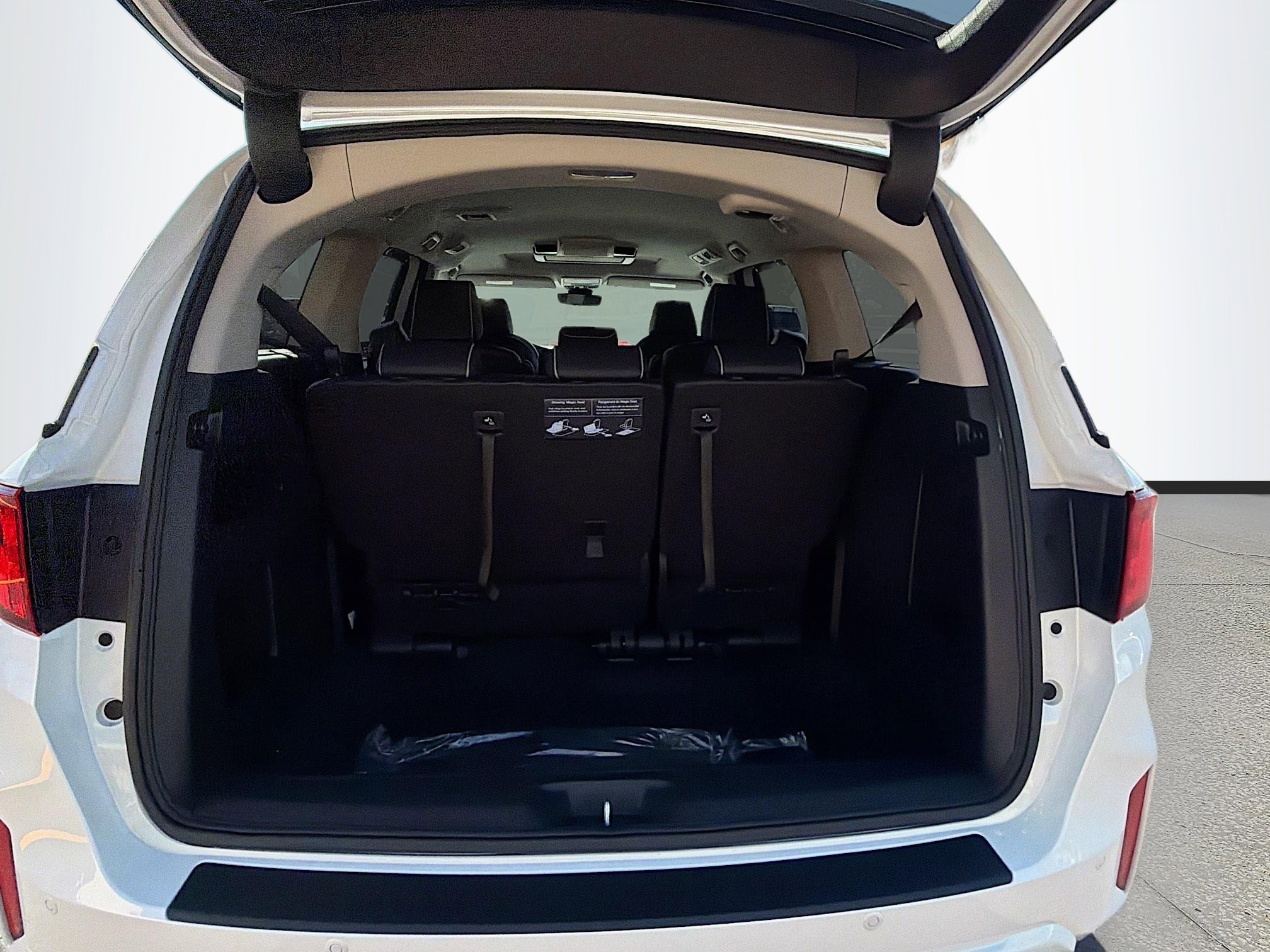 New 2026 Honda Odyssey Touring image 14