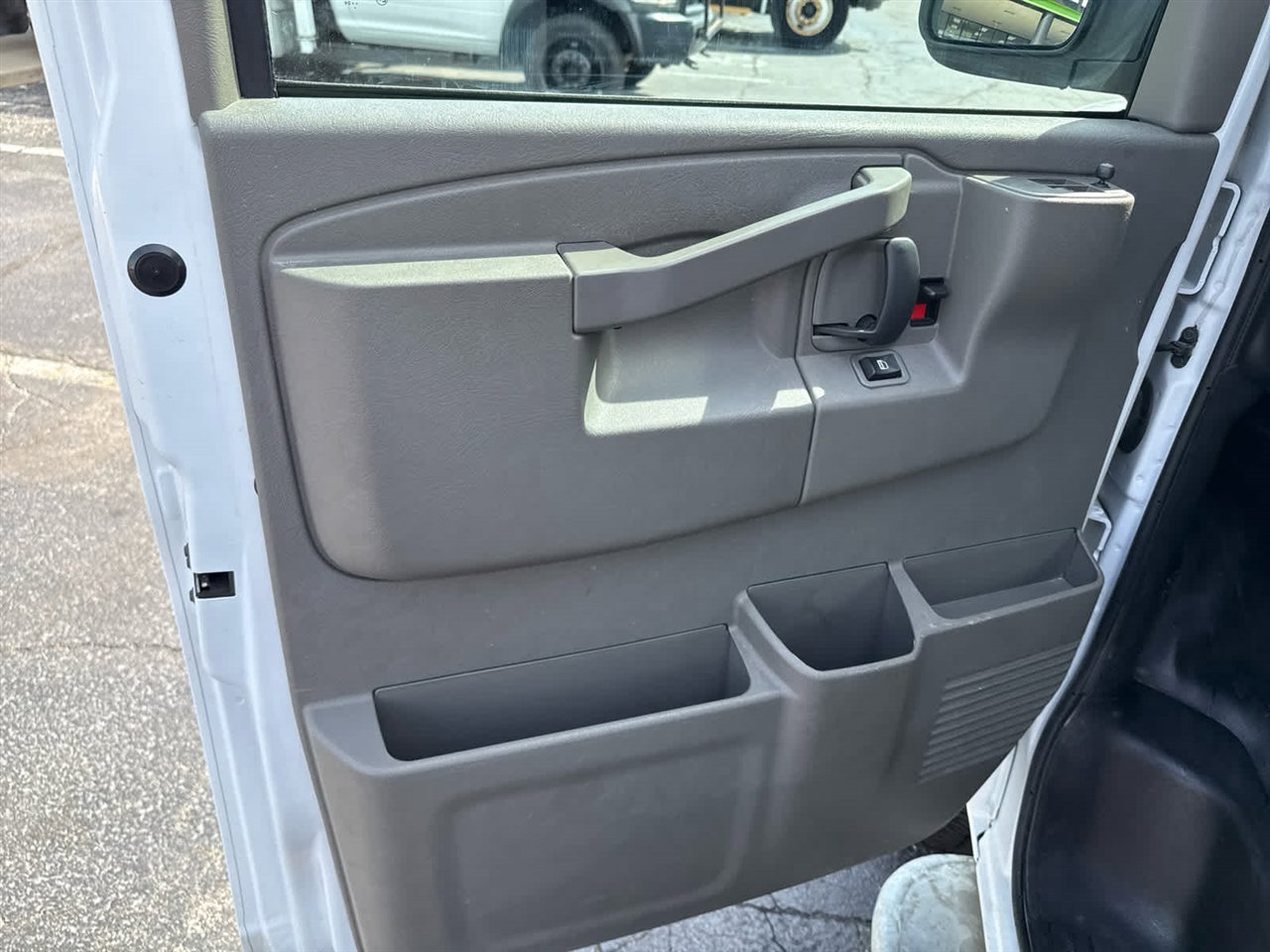 Used 2024 Chevrolet Express 2500 w/ Driver Convenience Package image 18