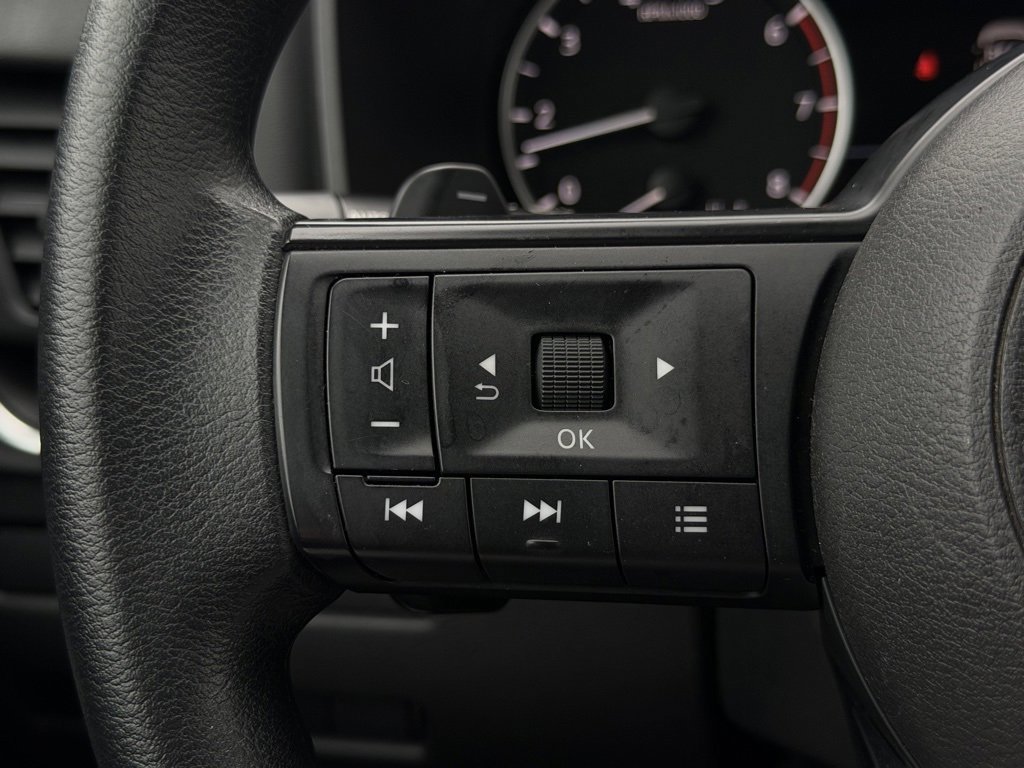 Used 2024 Nissan Rogue S image 25