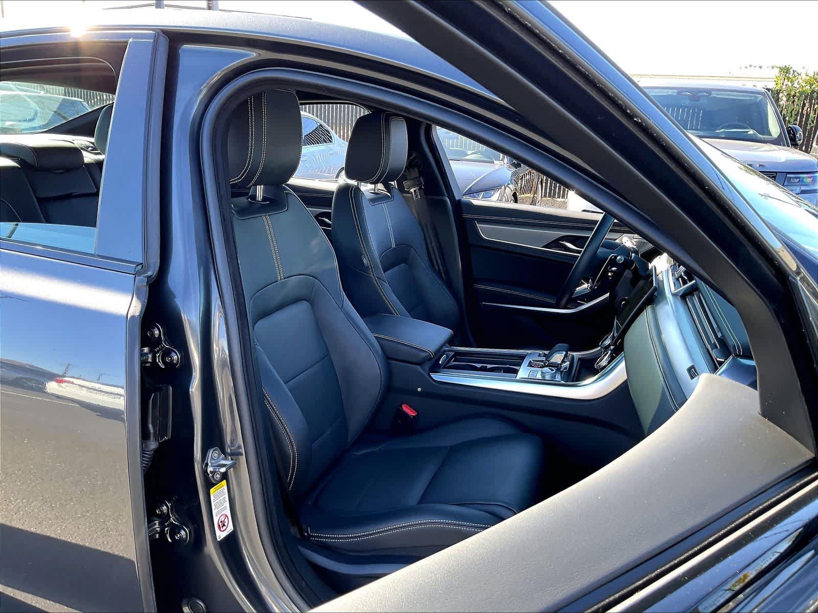 Used 2024 Jaguar XF R-Dynamic SE AWD/4WD image 9