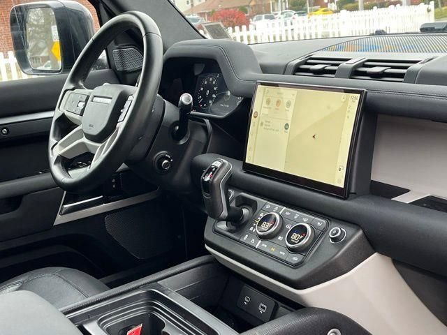 Used 2022 Land Rover Defender 110 X-Dynamic SE AWD/4WD image 31