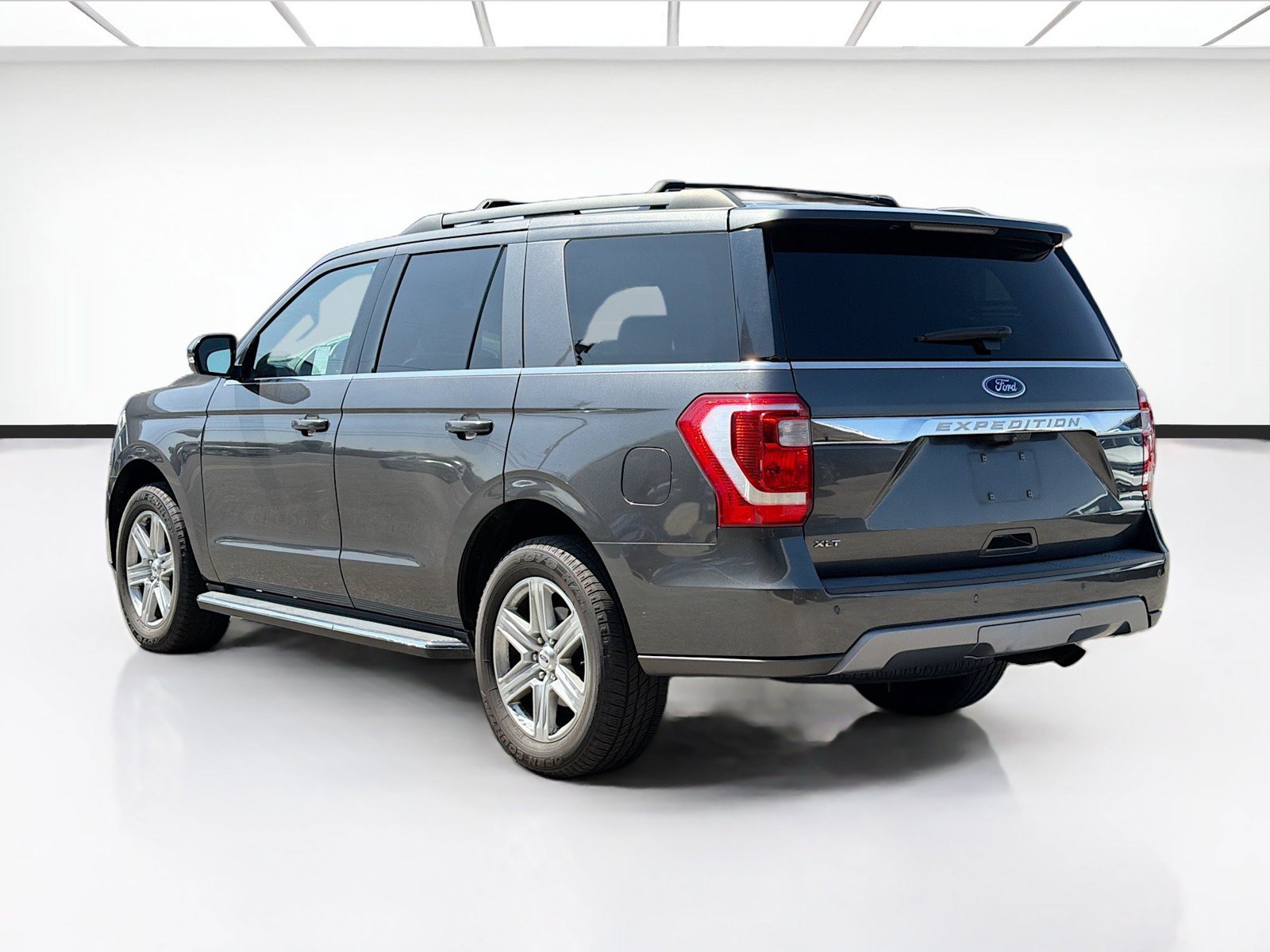 Used 2020 Ford Expedition XLT w/ Equipment Group 202A RWD image 6