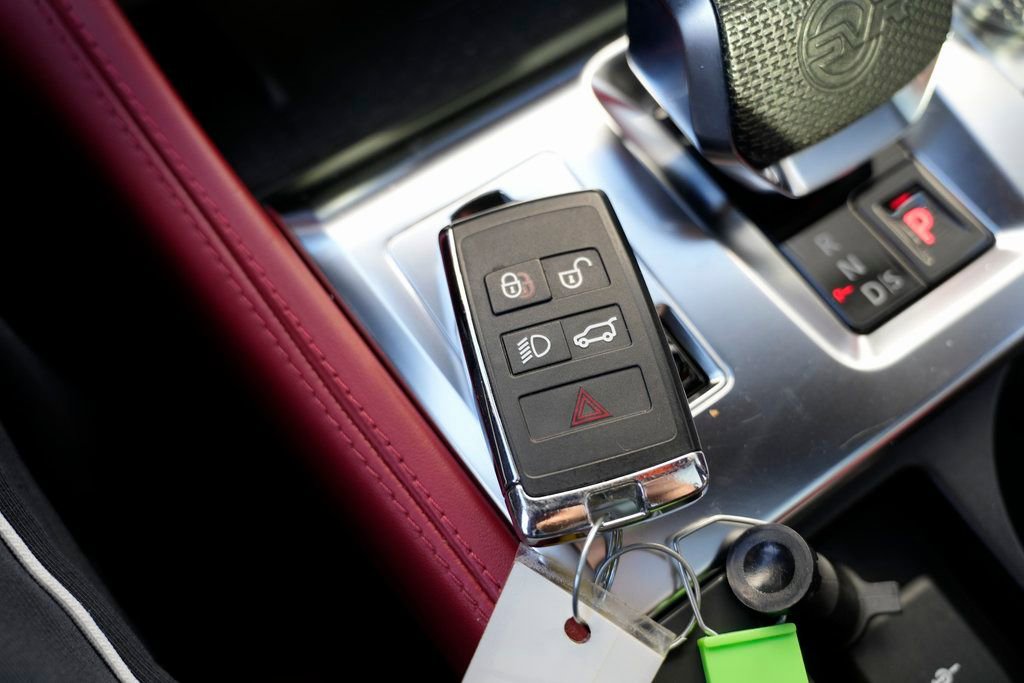 Used 2022 Jaguar F-PACE SVR image 65