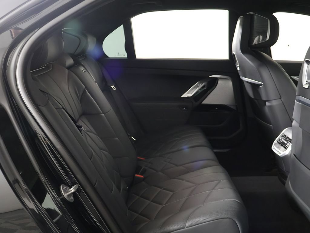Used 2023 BMW 760i xDrive w/ Luxury Rear Seating Package AWD/4WD image 32