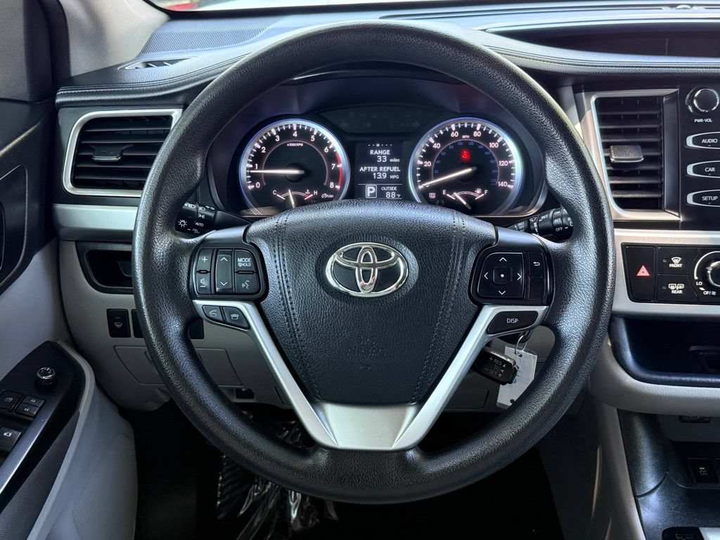 Used 2016 Toyota Highlander LE AWD/4WD image 32