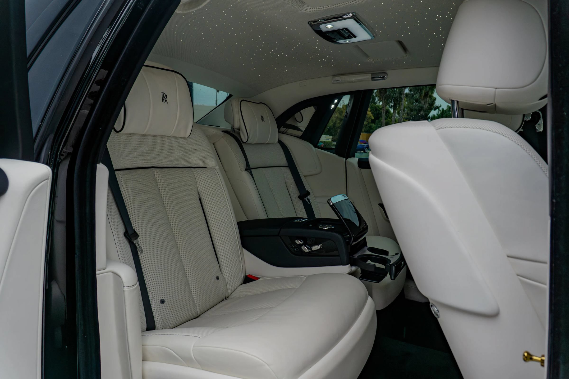 Used 2024 Rolls-Royce Phantom Sedan RWD image 57