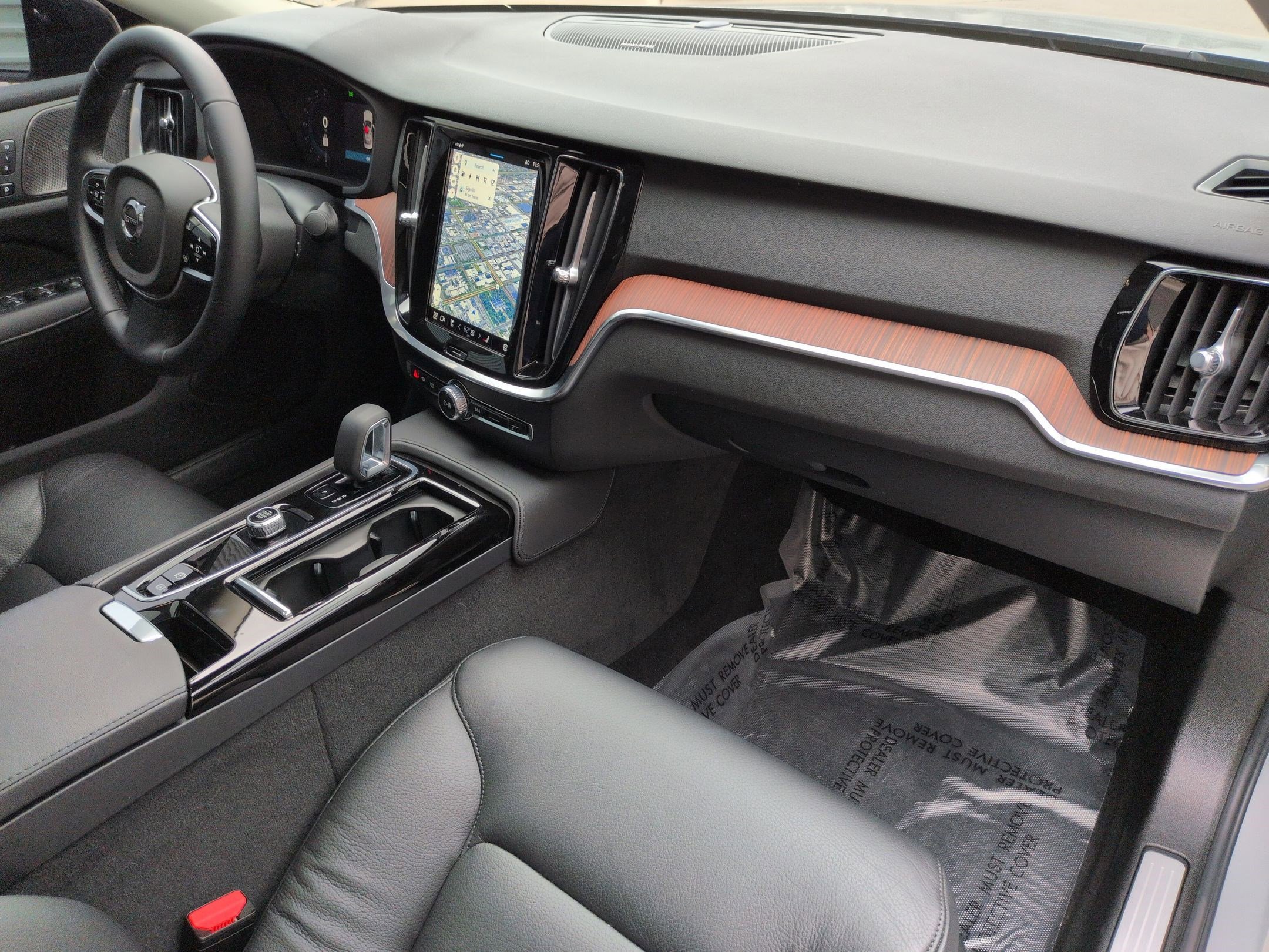 Used 2025 Volvo S60 T8 Plus image 32