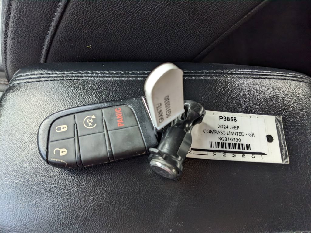 Certified 2024 Jeep Compass Limited AWD/4WD image 32