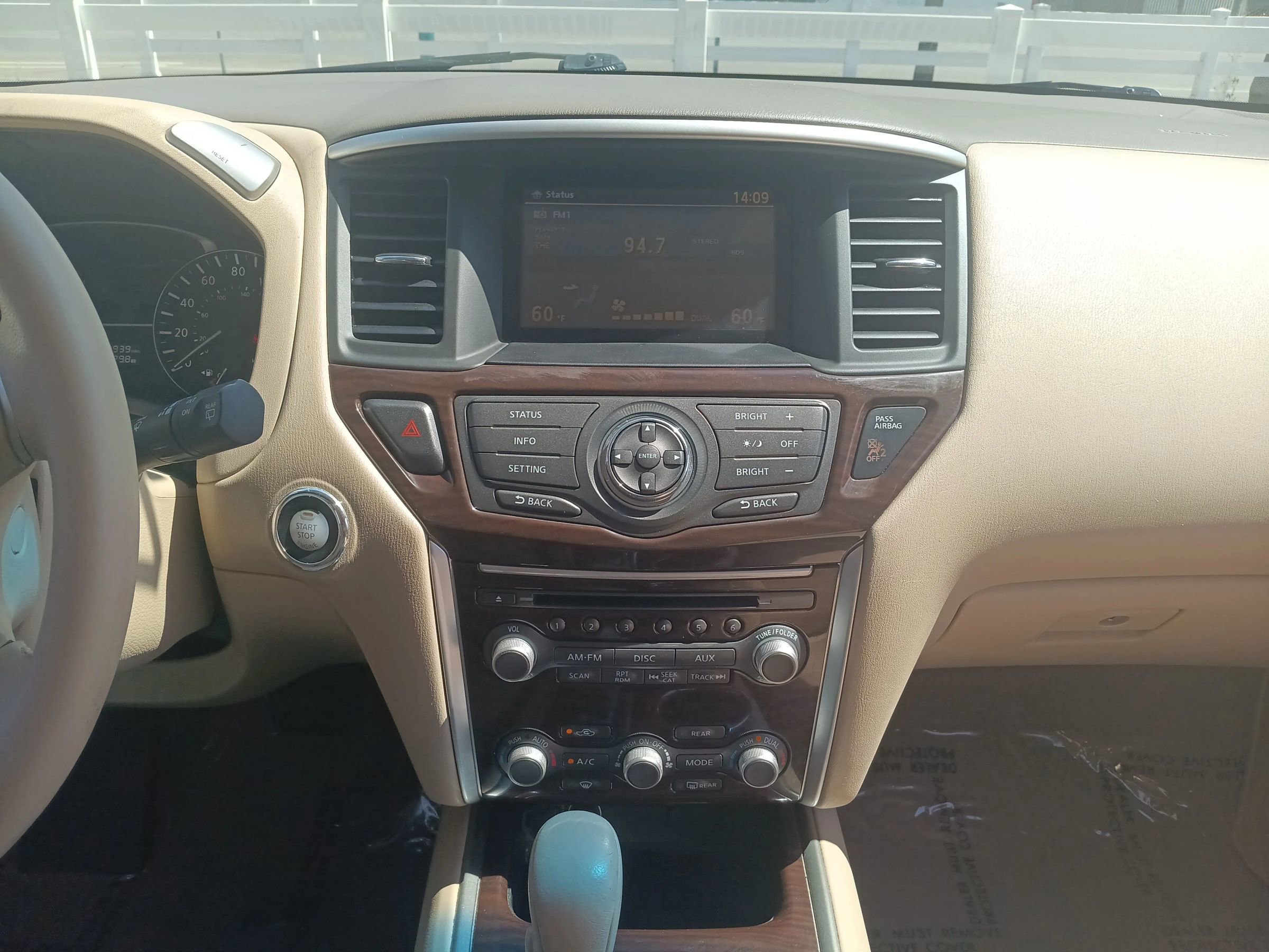Used 2015 Nissan Pathfinder SL FWD image 18