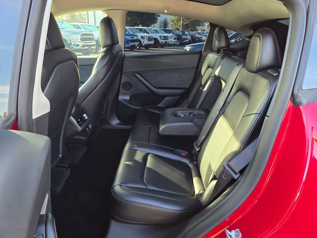 Used 2022 Tesla Model Y Long Range image 19