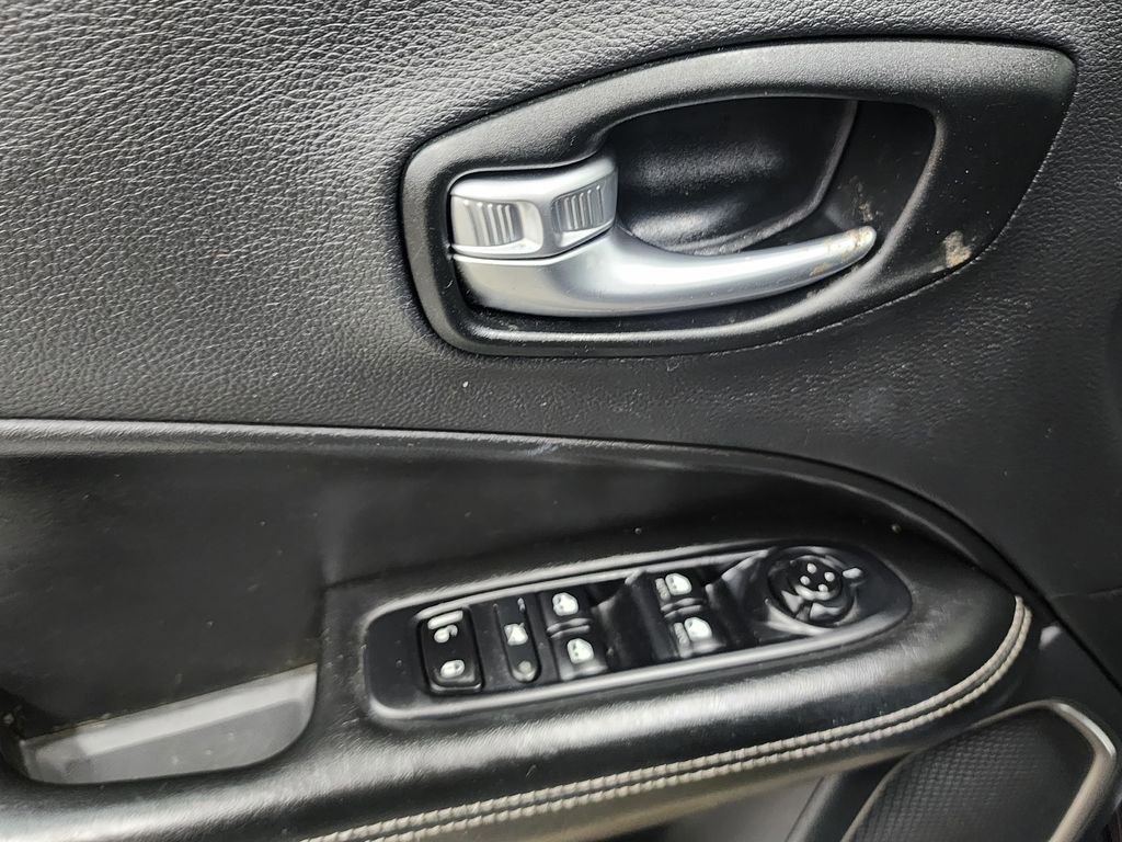 Used 2021 Jeep Compass 80th Special Edition FWD image 10