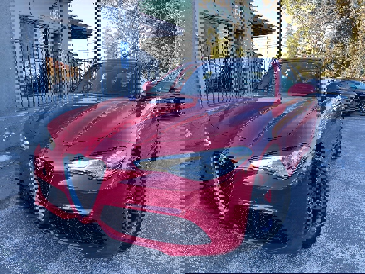 Used 2017 Alfa Romeo Giulia w/ Sport Appearance Package image 1