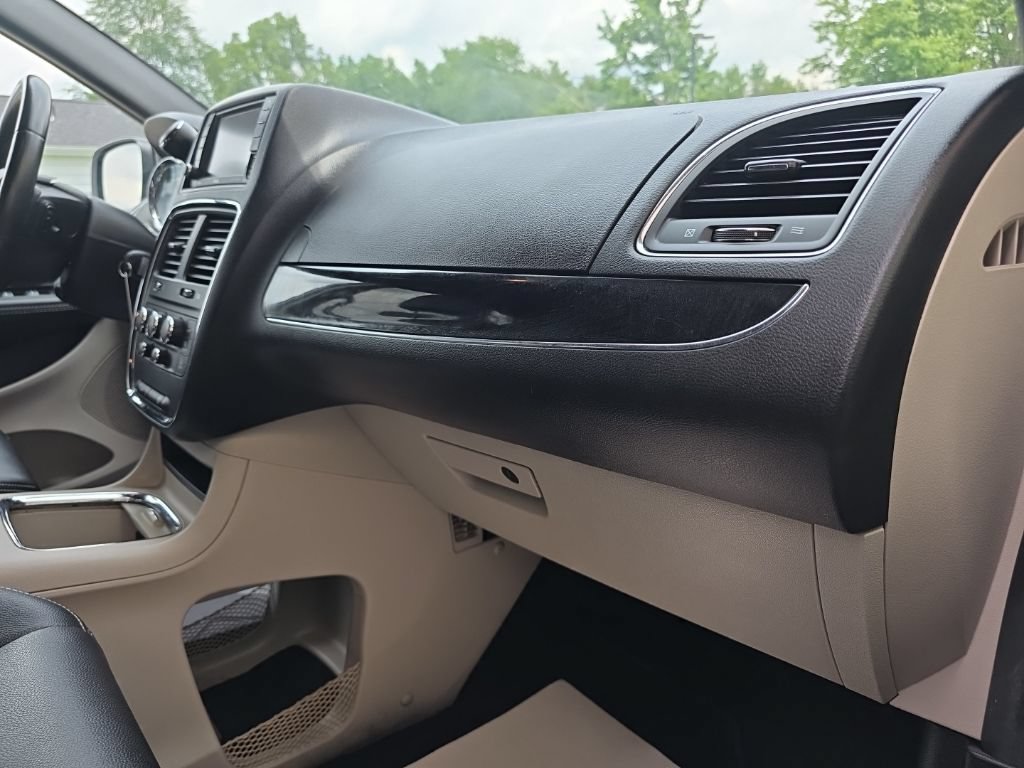 Used 2019 Dodge Grand Caravan SXT FWD image 21