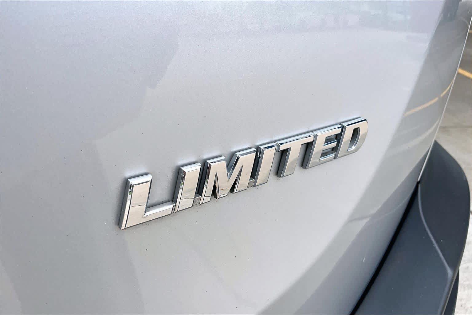 Used 2015 Toyota RAV4 Limited w/ Technology Package FWD image 10