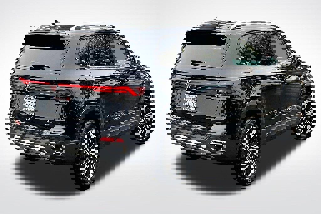 Certified 2025 Volkswagen Taos SE w/ Panoramic Sunroof Package image 10