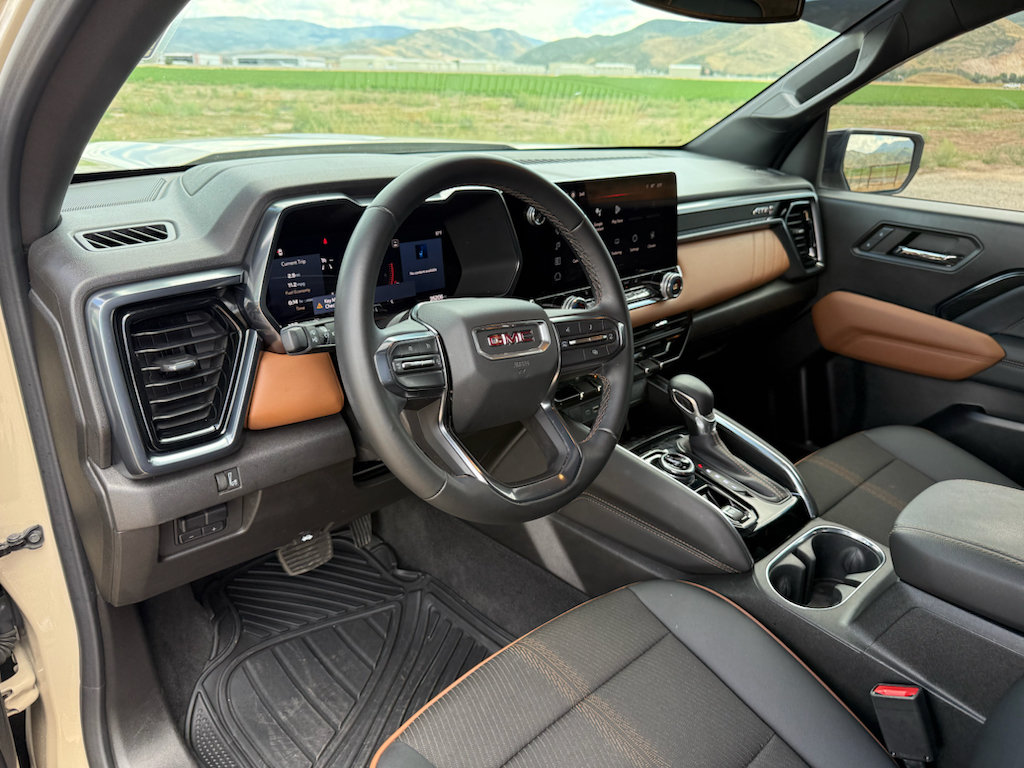 Used 2024 GMC Canyon AT4 w/ Technology Package AWD/4WD image 18