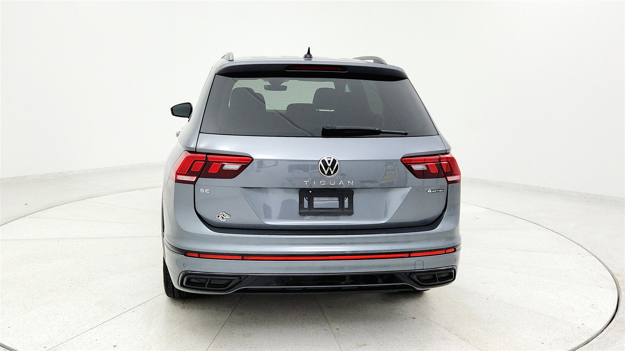 Used 2023 Volkswagen Tiguan SE R-Line image 3