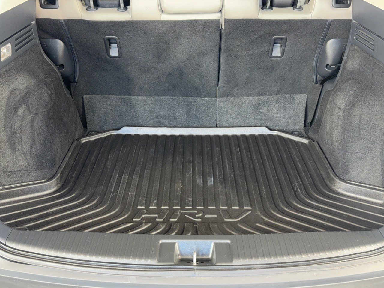Used 2022 Honda HR-V EX-L image 28