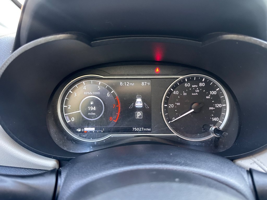 Used 2022 Nissan Versa SV FWD image 37