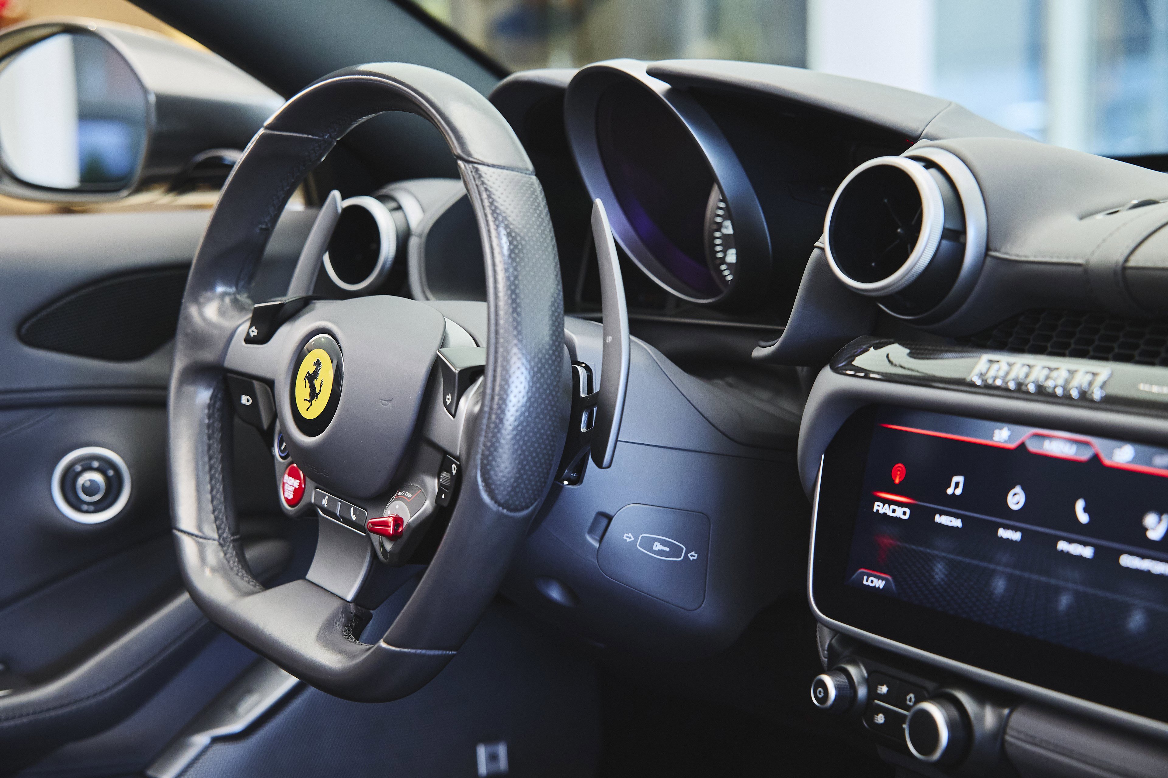 Used 2019 Ferrari Portofino RWD image 33