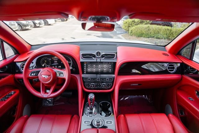 Used 2022 Bentley Bentayga AWD/4WD image 30
