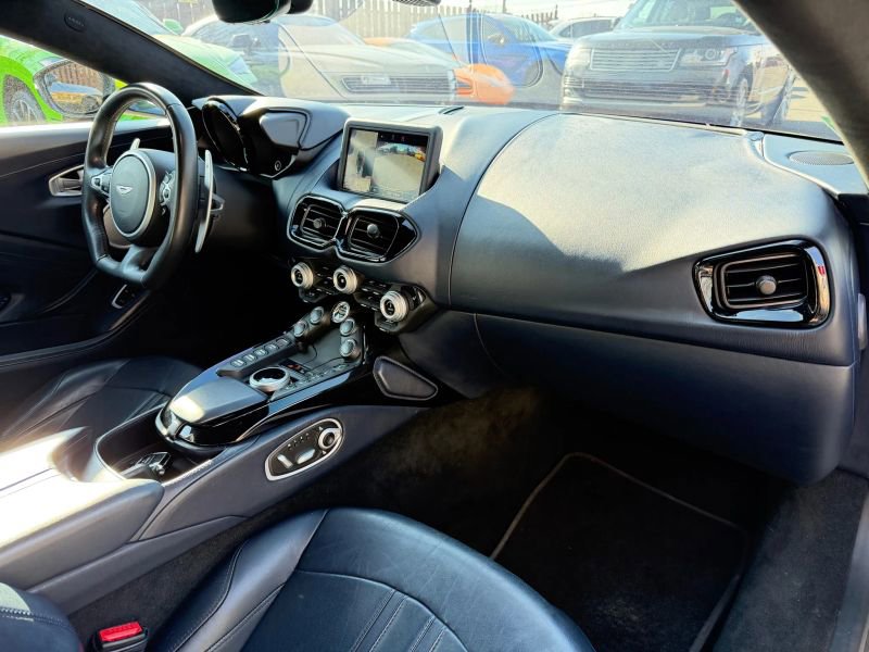 Used 2020 Aston Martin V8 Vantage Coupe image 22