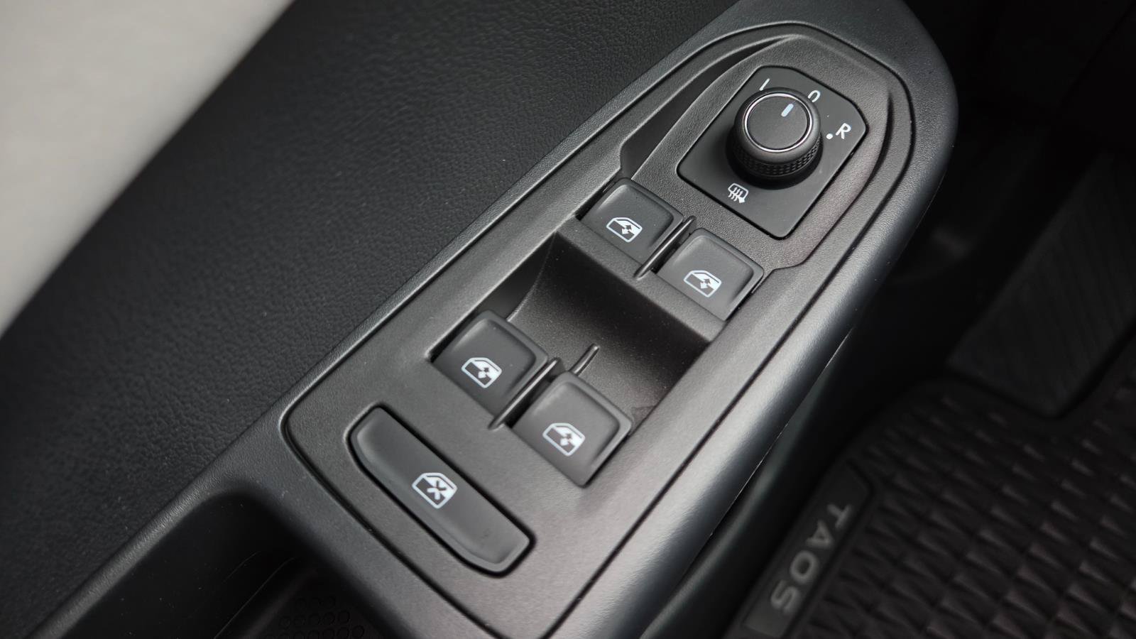 Certified 2025 Volkswagen Taos SE w/ Panoramic Sunroof Package FWD image 20