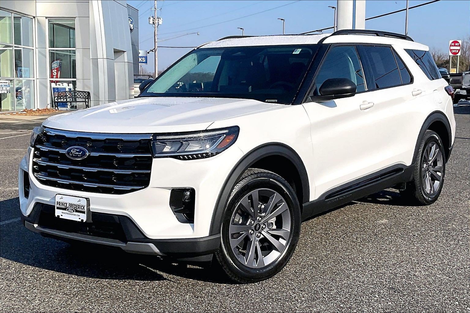 New 2026 Ford Explorer Active w/ Active Comfort Package AWD/4WD image 2