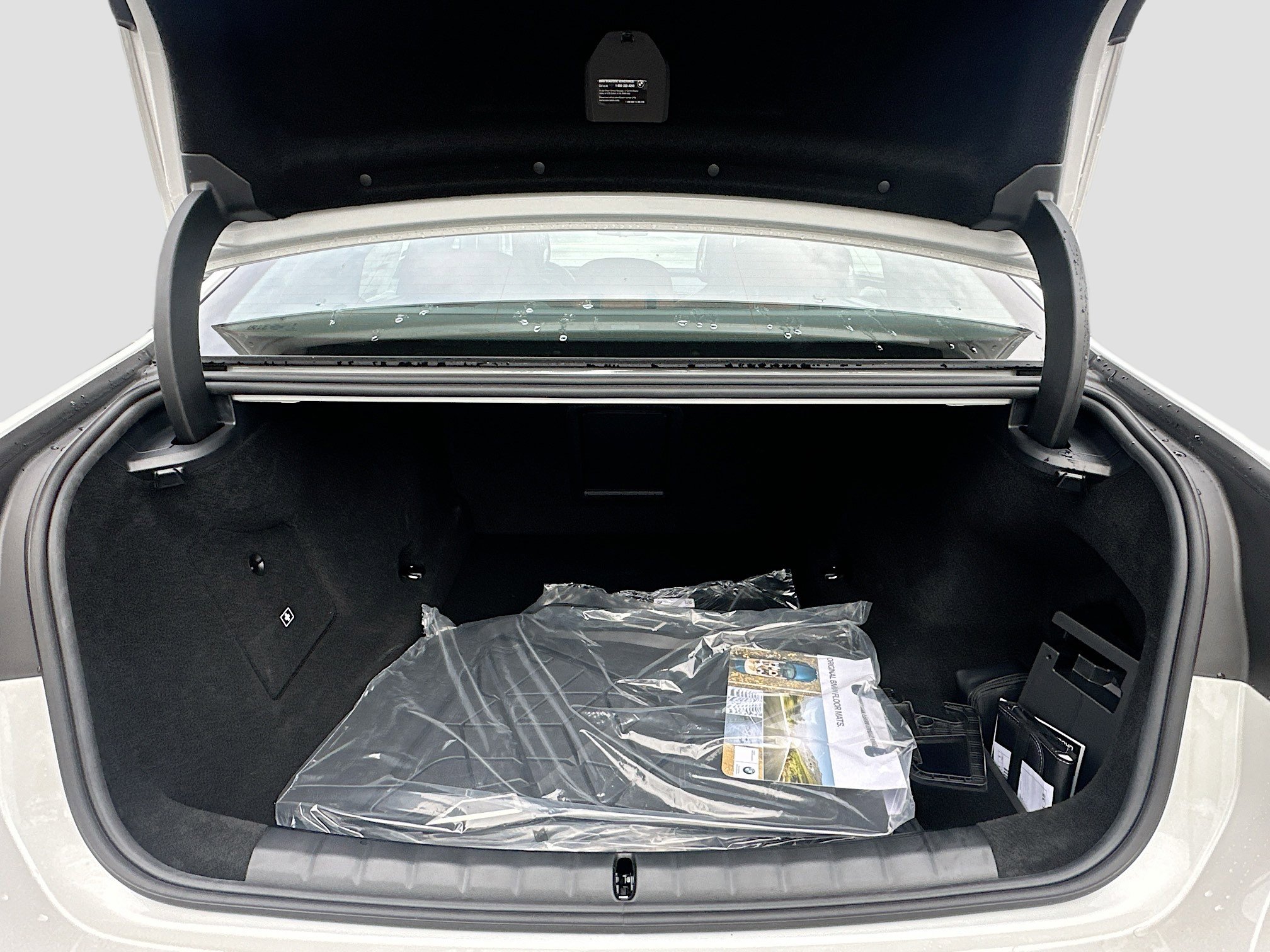 New 2026 BMW 750e xDrive image 21