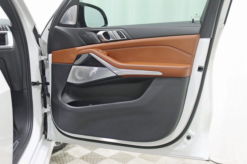 Used 2024 BMW X7 M60i w/ Executive Package image 40