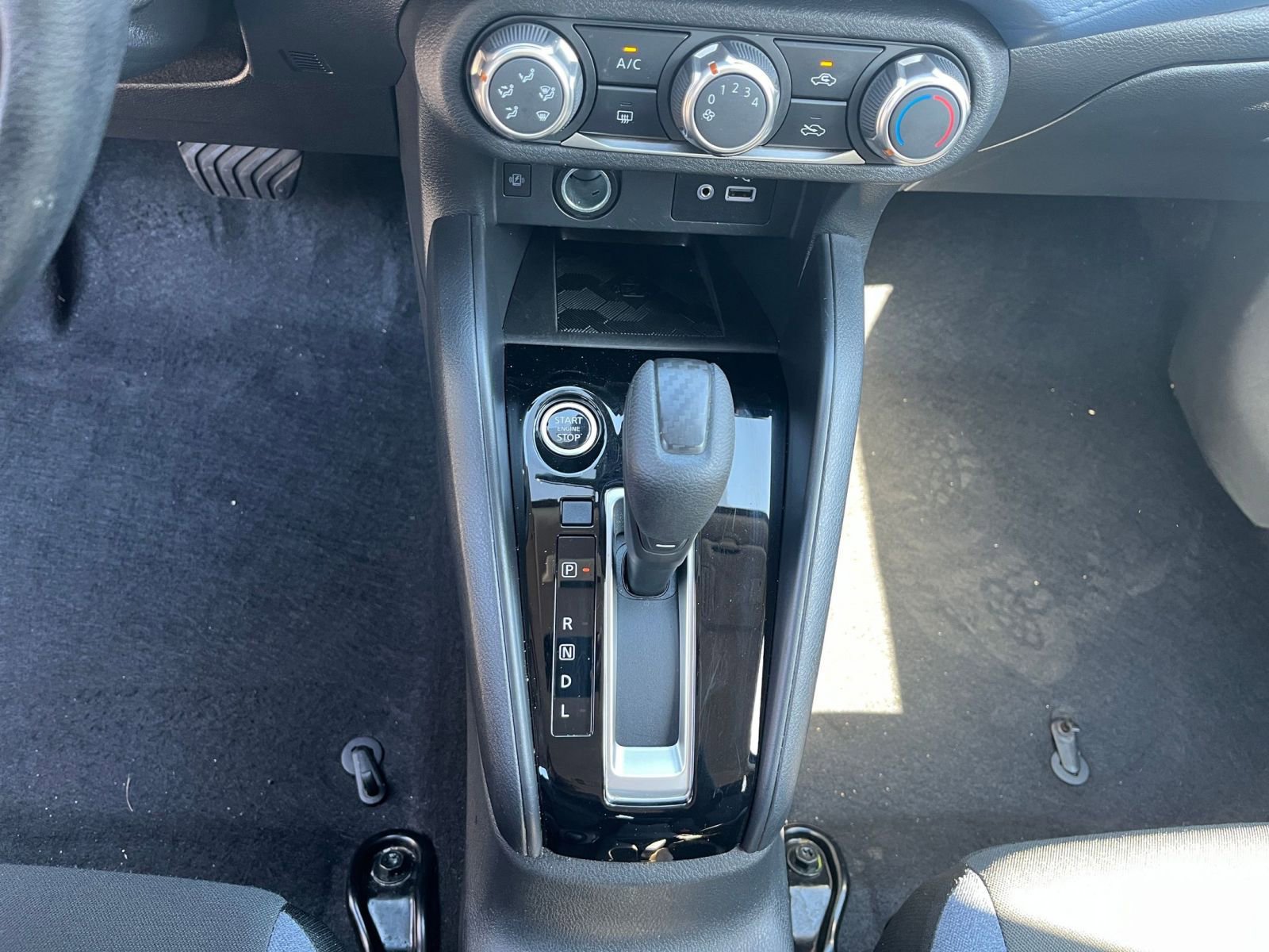 Used 2025 Nissan Versa SV image 39