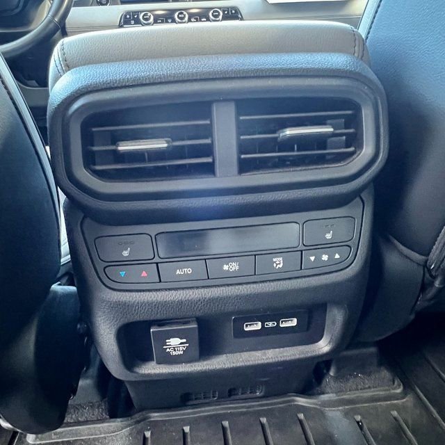 Used 2023 Honda Pilot Elite image 11