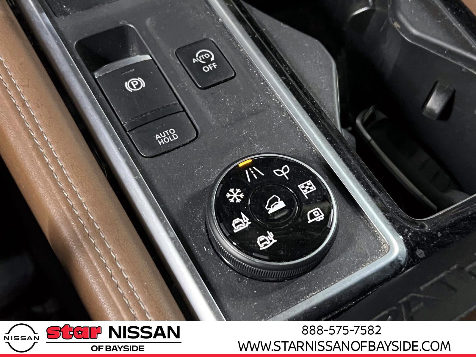 Used 2024 Nissan Pathfinder Platinum w/ Cargo Package image 29