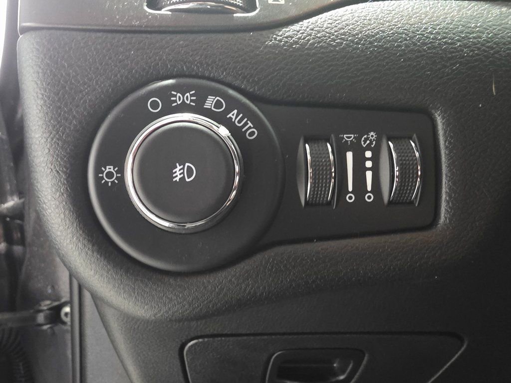 Used 2022 Jeep Cherokee Trailhawk w/ Trailer Tow Group image 41