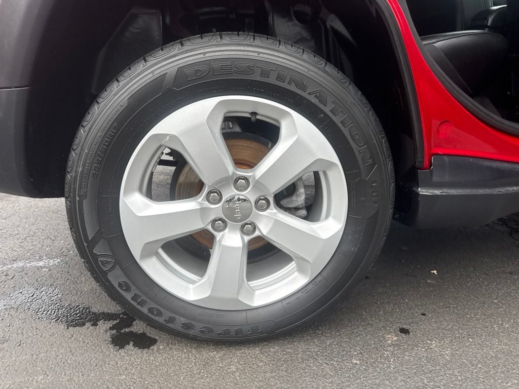 Certified 2020 Jeep Compass Latitude w/ Cold Weather Group AWD/4WD image 37