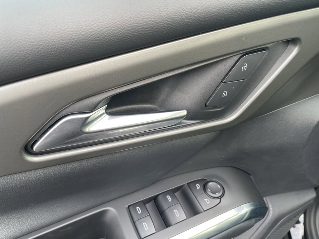 Used 2025 Chevrolet Traverse LT image 12