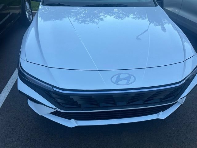 Used 2026 Hyundai Elantra Sport FWD image 4