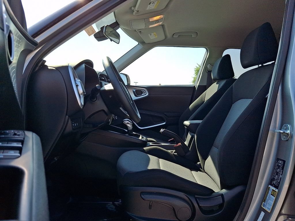 Used 2023 Kia Soul LX FWD image 13