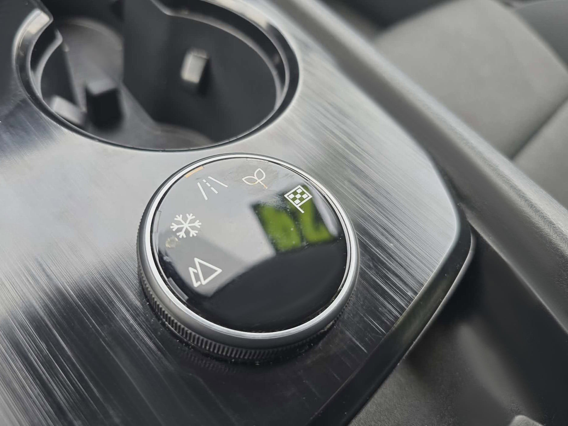 Used 2024 Nissan Rogue SV image 24